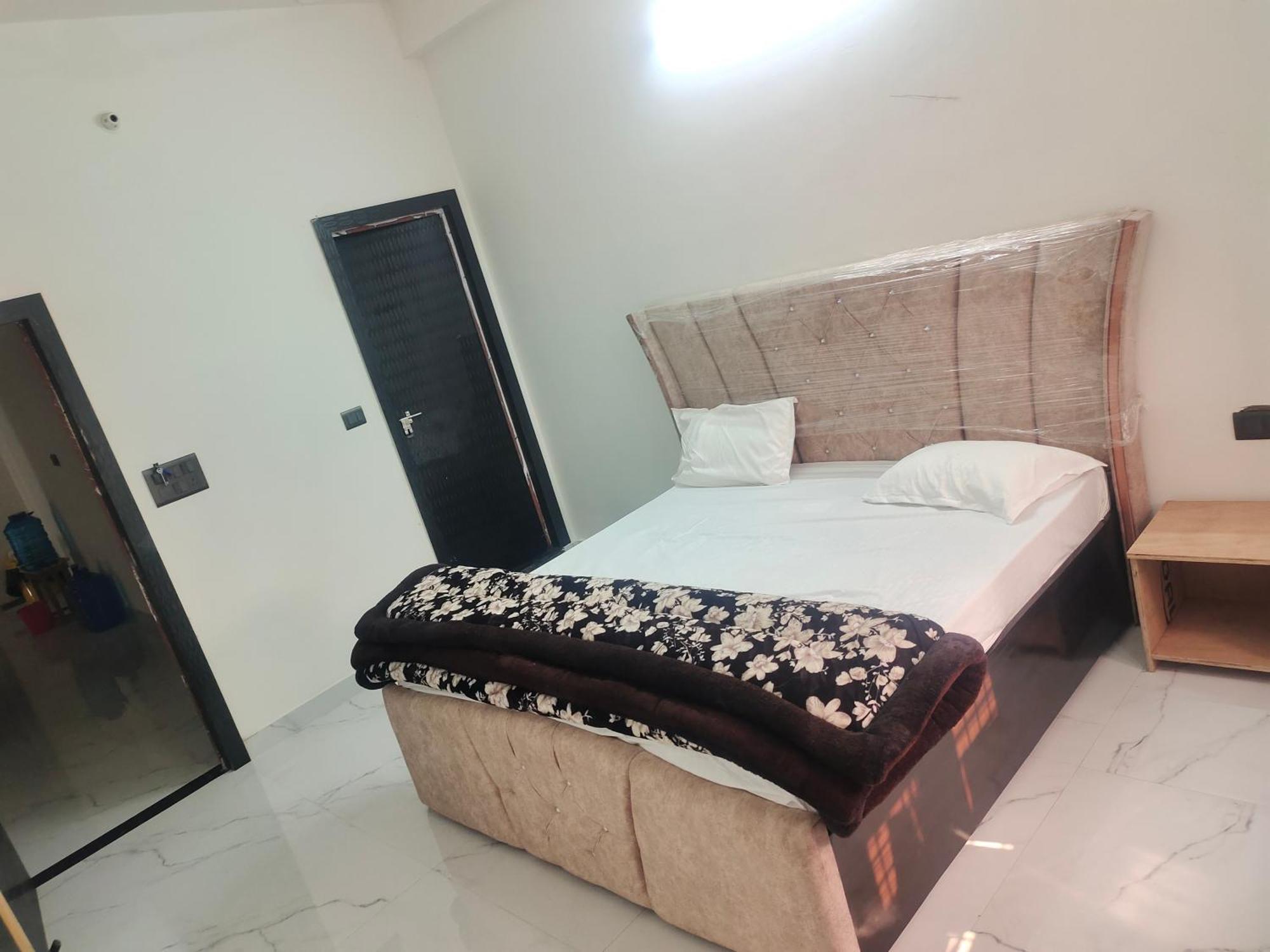 Hotel Bhavana Bhawan Vrindāvan Zewnętrze zdjęcie