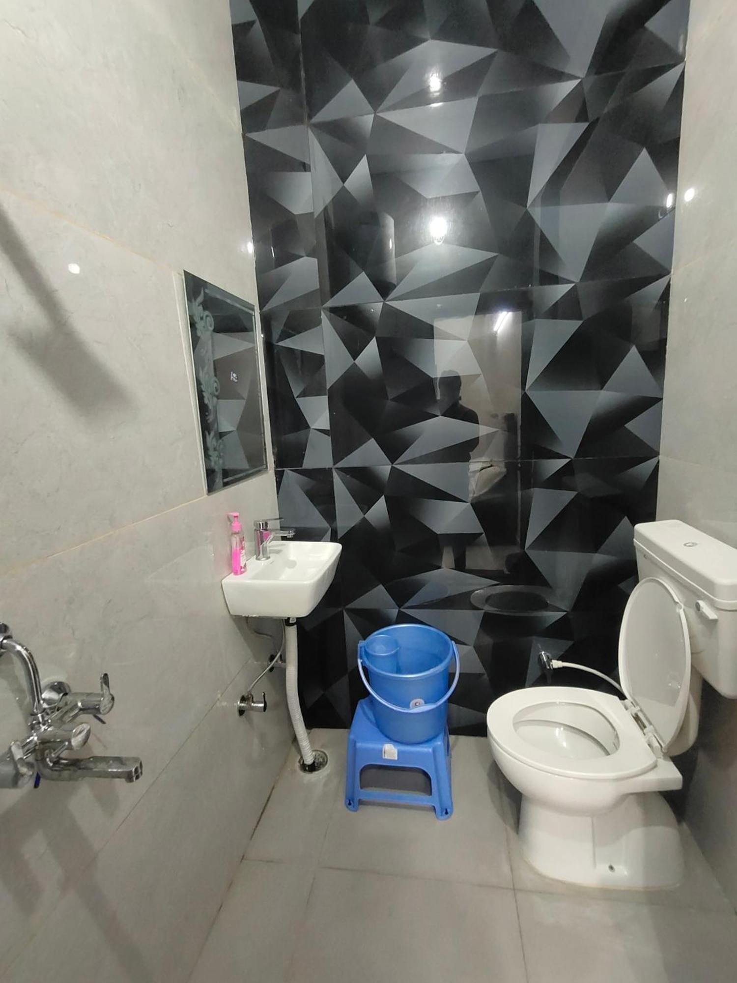 Hotel Bhavana Bhawan Vrindāvan Zewnętrze zdjęcie