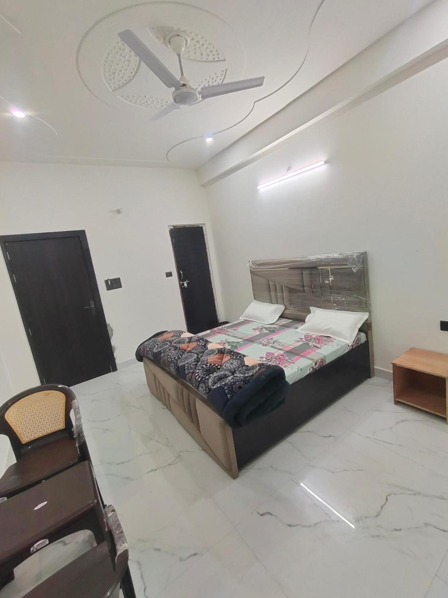 Hotel Bhavana Bhawan Vrindāvan Zewnętrze zdjęcie